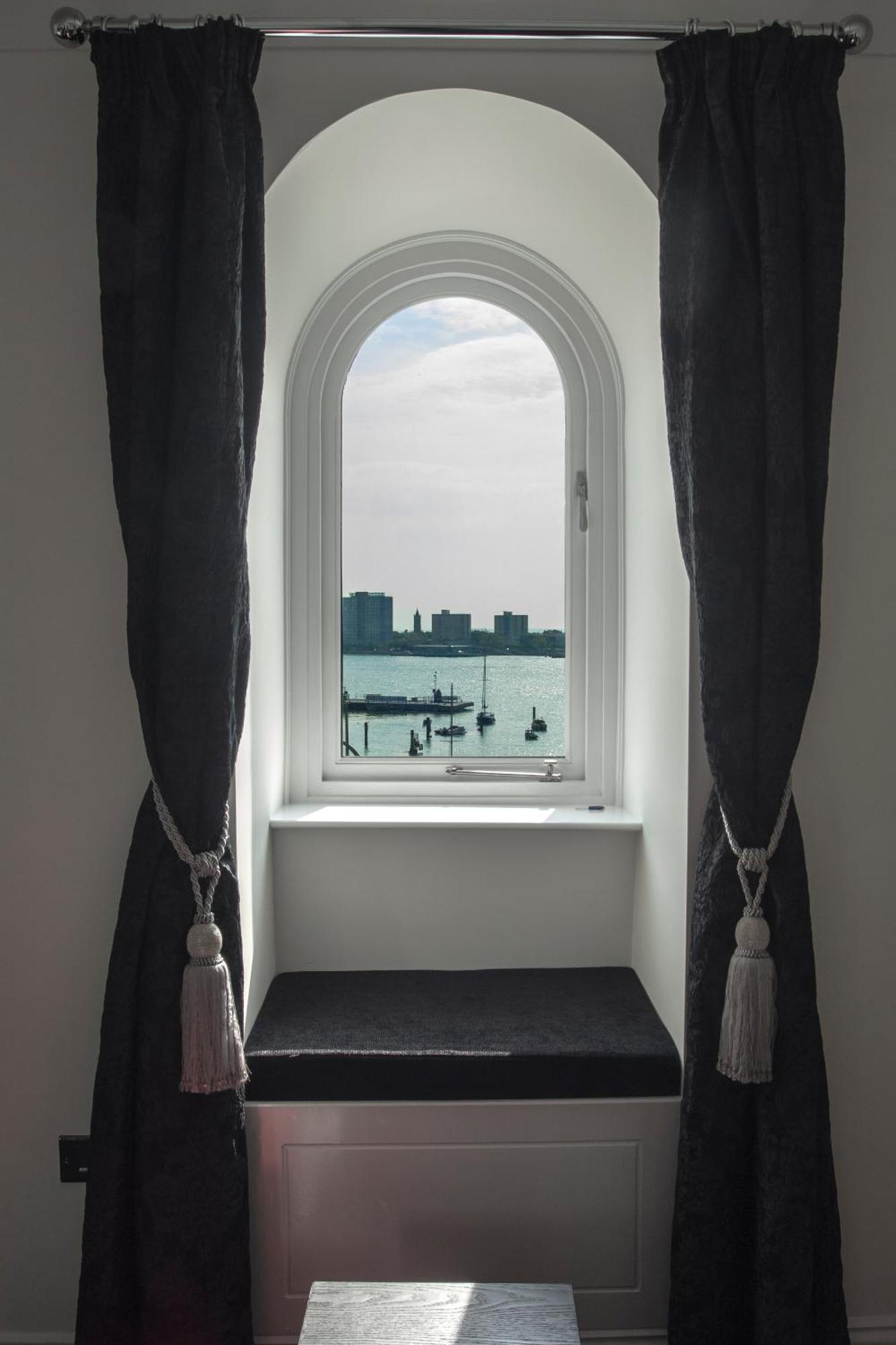 The Ship Leopard Hotel - No Children (Adults Only) Portsmouth Exteriör bild