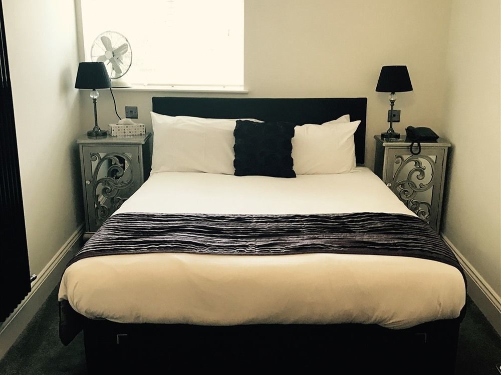 The Ship Leopard Hotel - No Children (Adults Only) Portsmouth Exteriör bild